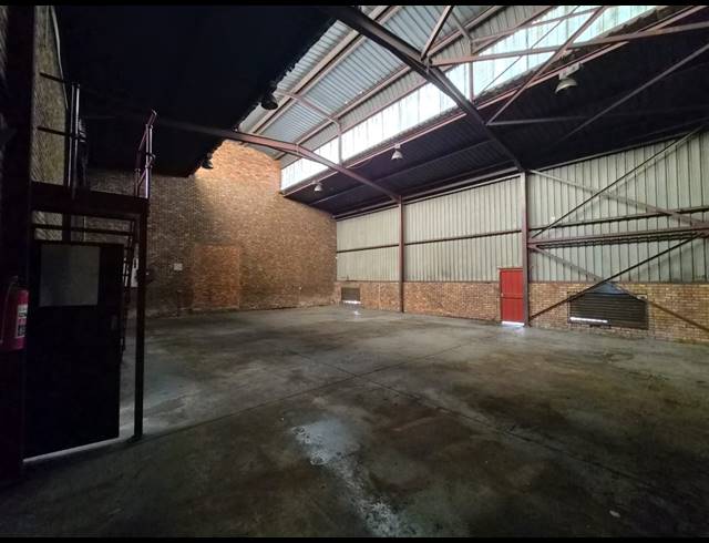 300M² WAREHOUSE TO LET IN WADEVILLE